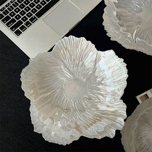Flower Shaped Plates
